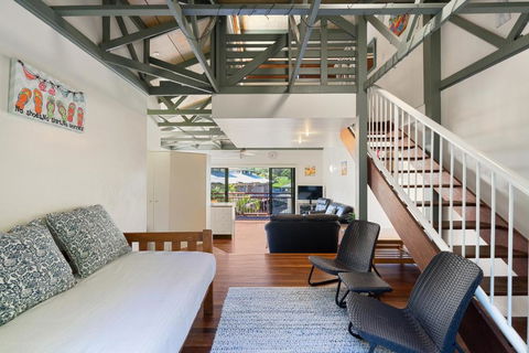 MAIN STAY - 100m To Patrolled Beach, Pool, Wifi, Close To Cafes - Accommodation Newcastle 1