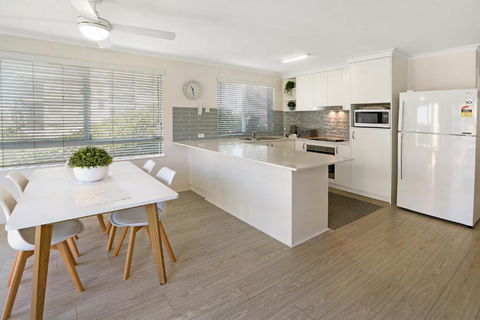 MAINSAIL8- MOOLOOLABA BEACH - Accommodation Newcastle 0