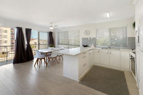 MAINSAIL8- MOOLOOLABA BEACH - Accommodation Newcastle 2