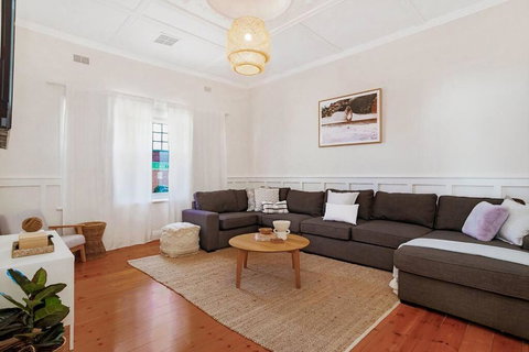 Maison La Plage Brighton - Accommodation Newcastle 0