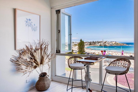 Majestic Beachfront - Accommodation Newcastle 0