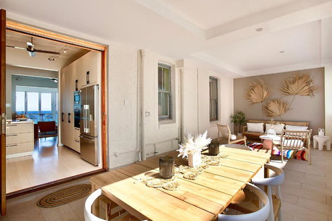 Majestic Beachfront - Accommodation Newcastle 3