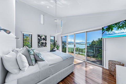 MANDALAY ESCAPE, SECLUSION & SERENITY WITH A POOL - Accommodation Newcastle 0