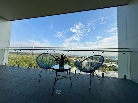 Manhattan Luxe Views L14 Pool Spa Gym 1BR 1 Bath 1 Secure Parking Central City - Accommodation Newcastle 3