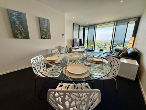 Manhattan Luxe Views L14 Pool Spa Gym 1BR 1 Bath 1 Secure Parking Central City - Accommodation Newcastle 2