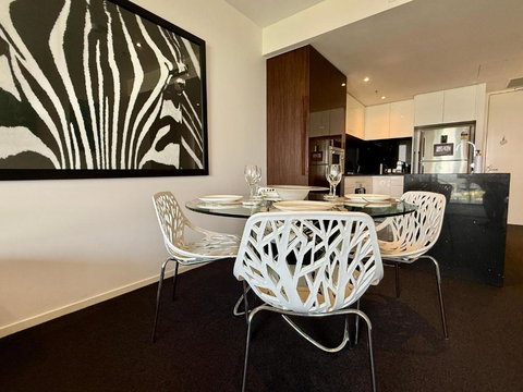 Manhattan Luxe Views L14 Pool Spa Gym 1BR 1 Bath 1 Secure Parking Central City - Accommodation Newcastle 1