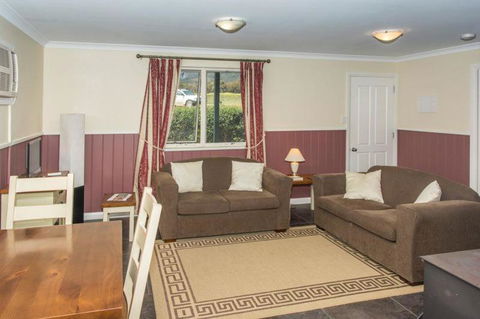 Manyat Peak Cottages Boobook - Accommodation Newcastle 3