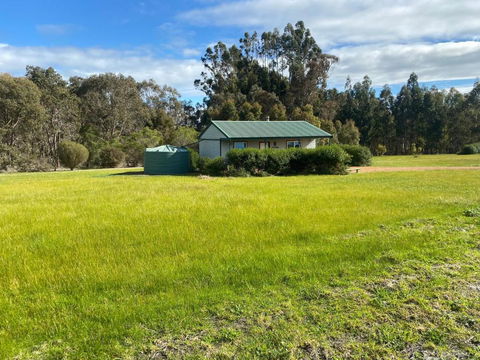 Manyat Peak Cottages Boobook - Accommodation Newcastle 2