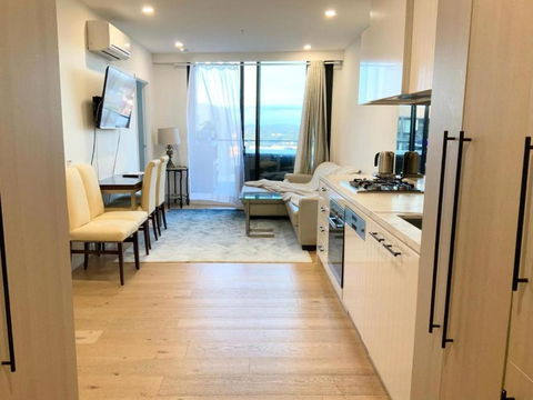 M-city Shopping Center Apartment - Executive Twin King Ensuites - Fully Equipped - Free Parking, Fast Wifi, Smart TV, Netflix, Complementary Drinks & Amenities - Clayton 3168 - Accommodation Newcastle 1