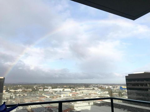 M-city Shopping Center Apartment - Executive Twin King Ensuites - Fully Equipped - Free Parking, Fast Wifi, Smart TV, Netflix, Complementary Drinks & Amenities - Clayton 3168 - Accommodation Newcastle 2