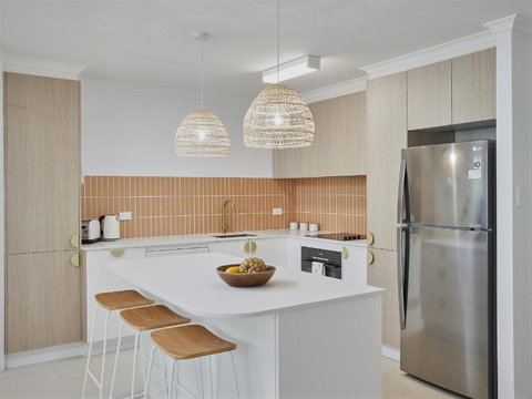Main Beach Coastal Apartment - Accommodation Newcastle 2