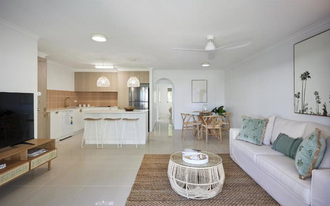 Main Beach Coastal Apartment - Accommodation Newcastle 1