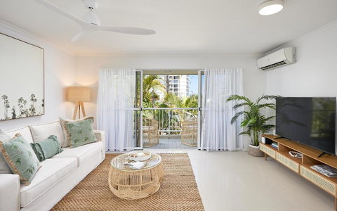 Main Beach Coastal Apartment - Accommodation Newcastle 0