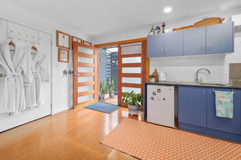 Marche Home Stay, Immaculate Presentation, Private & Relaxing - Accommodation Newcastle 2