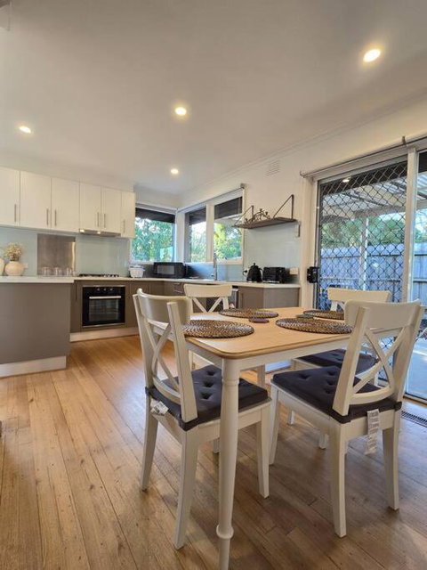 Meadow View Cottage - Accommodation Newcastle 2