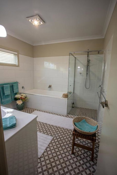 Meander Retreat - The Green Room - Accommodation Newcastle 3