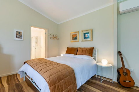 Meander Retreat - Garden Studio - Accommodation Newcastle 3