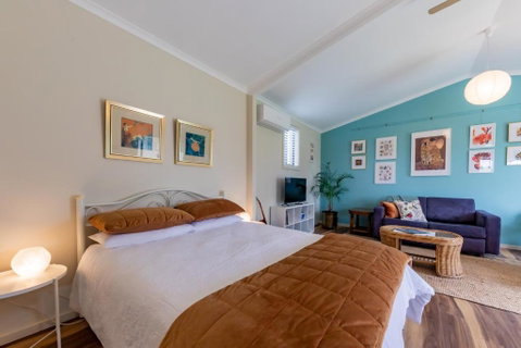 Meander Retreat - Garden Studio - Accommodation Newcastle 1