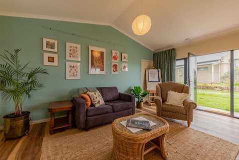Meander Retreat - Garden Studio - Accommodation Newcastle 0