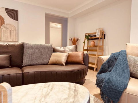 MEL-Point Cook Elegant Four-Bedroom House - Accommodation Newcastle 3