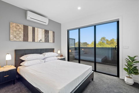 Modern 2-Bed Home In Brunswick With Courtyard - Accommodation Newcastle 1