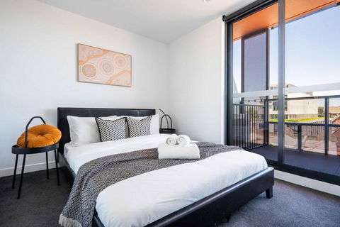 Modern 2B Apartment With City Views - Accommodation Newcastle 1
