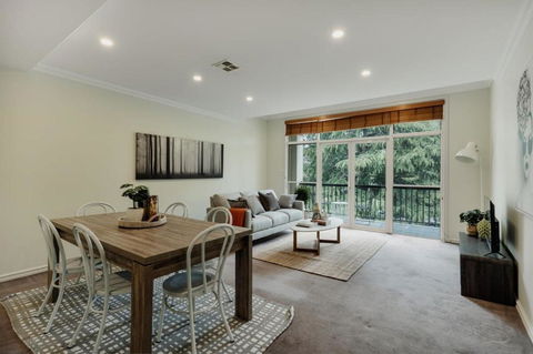 Modern Apartment In The Heart Of Canberra - Accommodation Newcastle 0