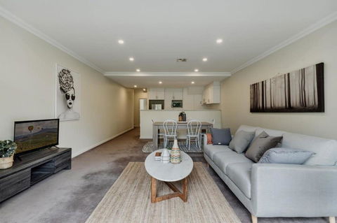 Modern Apartment In The Heart Of Canberra - Accommodation Newcastle 2
