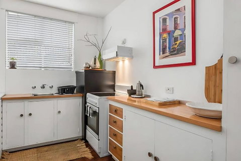 Modern City-Fringe Apartment In New Town - Accommodation Newcastle 3