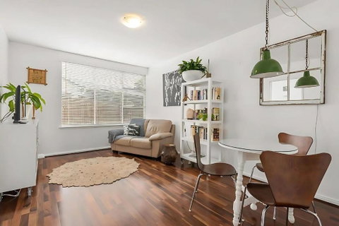 Modern City-Fringe Apartment In New Town - Accommodation Newcastle 0