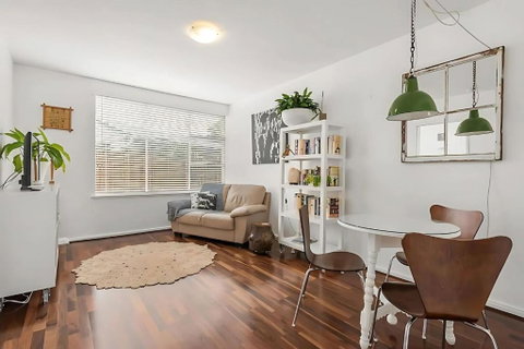 Modern City-Fringe Apartment In New Town - Accommodation Newcastle 2