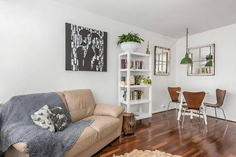Modern City-Fringe Apartment In New Town - Accommodation Newcastle 1
