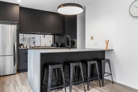 Modern City Living In The Heart Of Cooks Hill - Accommodation Newcastle 0