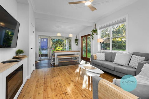 Modern Character Filled Cottage - Accommodation Newcastle 0