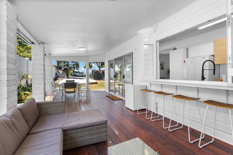 Modern Character Filled Cottage - Accommodation Newcastle 1