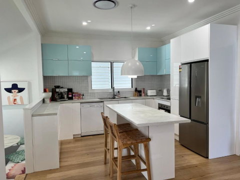 Modern Pool Oasis & Seaside Abode - Accommodation Newcastle 3