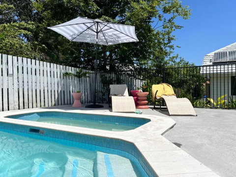 Modern Pool Oasis & Seaside Abode - Accommodation Newcastle 2