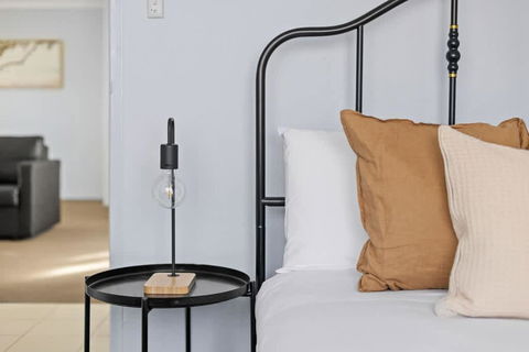 Modern Private Double Room - Central Spot At Liverpool - Shared Bathroom - Accommodation Newcastle 3