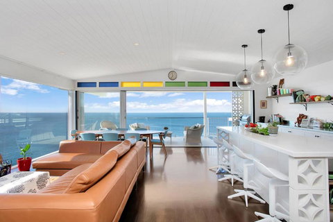 Monash Beach House - Oceanfront - Accommodation Newcastle 2