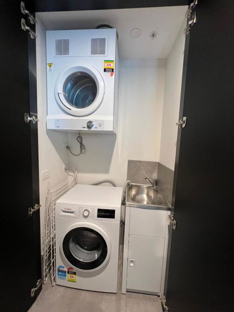 New Modern 1BR Apt Near Dickson - Accommodation Newcastle 2