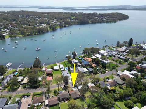 NEW PropertyBreezy Bayside Haven At Brightwaters - Accommodation Newcastle 0