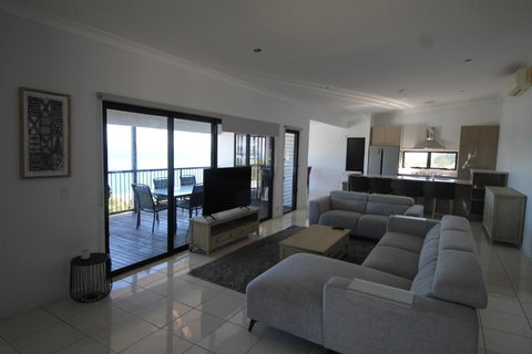 Moreton Magnificent Views - Accommodation Newcastle 3