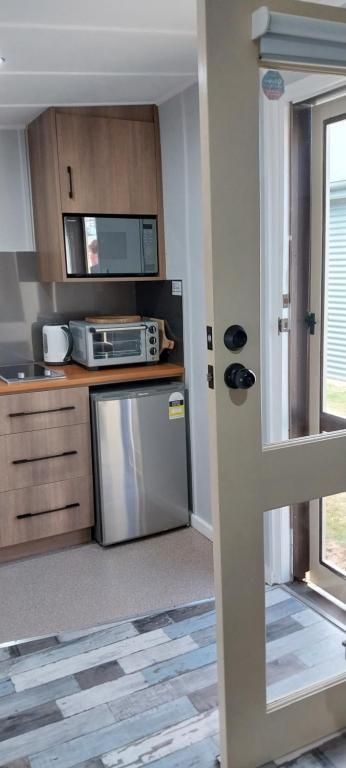 Mt Lyell (Back Cabin) - Accommodation Newcastle 2