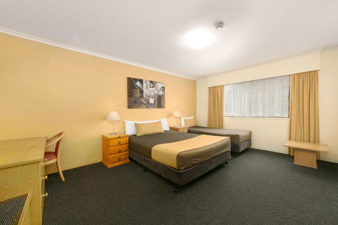 Mt Ommaney Hotel Apartments - Accommodation Newcastle 3