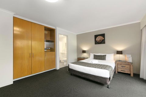 Mt Ommaney Hotel Apartments - Accommodation Newcastle 0