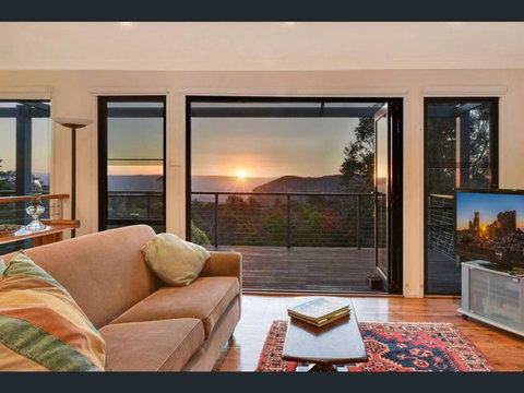 Narrow Neck Views - Peaceful 4 Bedroom Home With Stunning Views! - Accommodation Newcastle 0
