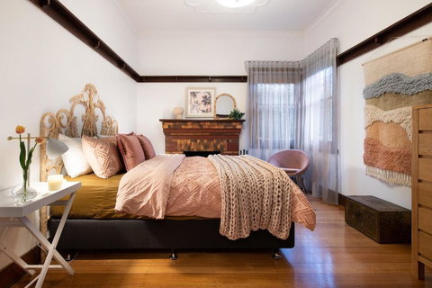 Naruda - Accommodation Newcastle 0