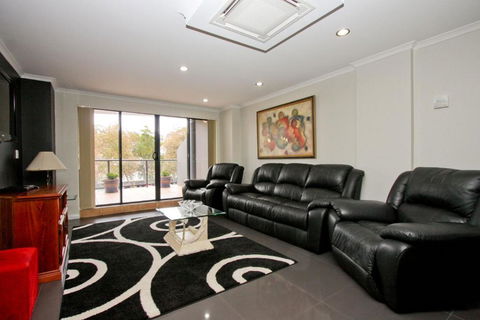 Nautilos On The Harbour - Accommodation Newcastle 3