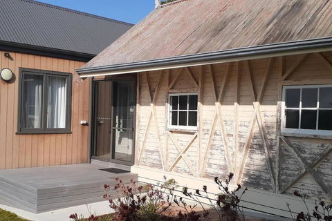 NEST- Luxury Vineyard Accommodation - Accommodation Newcastle 2