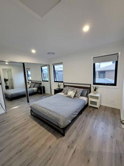 New 5 Bedroom House In Rousehill - Accommodation Newcastle 1
